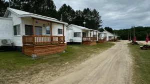 Chalets Villa Basque Baskatong Mont Laurier 01 Scaled